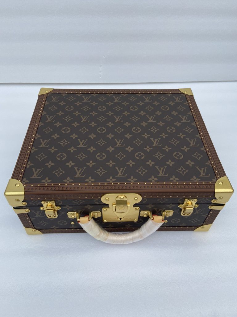LOUIS VUITTONのライフスタイル小物を予算内で探す前に見るモノグラムのポイント