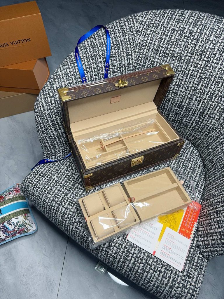 LOUIS VUITTONのライフスタイル小物は価格・収納・合わせ方でどう見るか