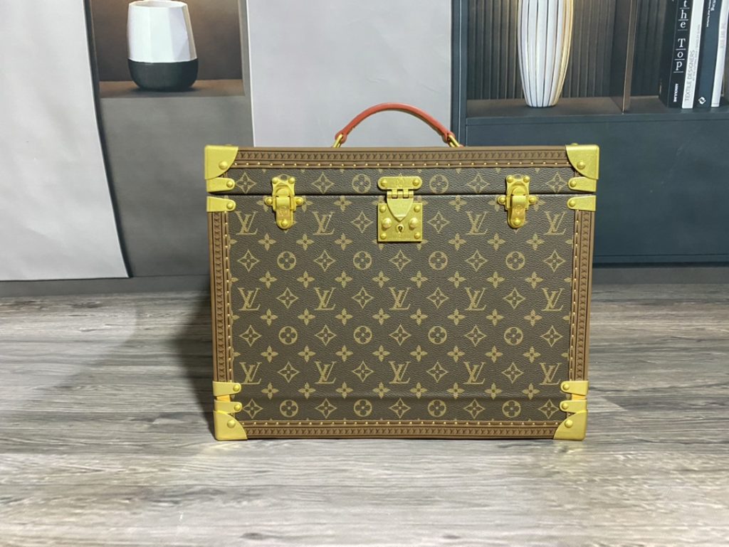 LOUIS VUITTONのライフスタイル小物を予算内で探す前に見るモノグラムのポイント