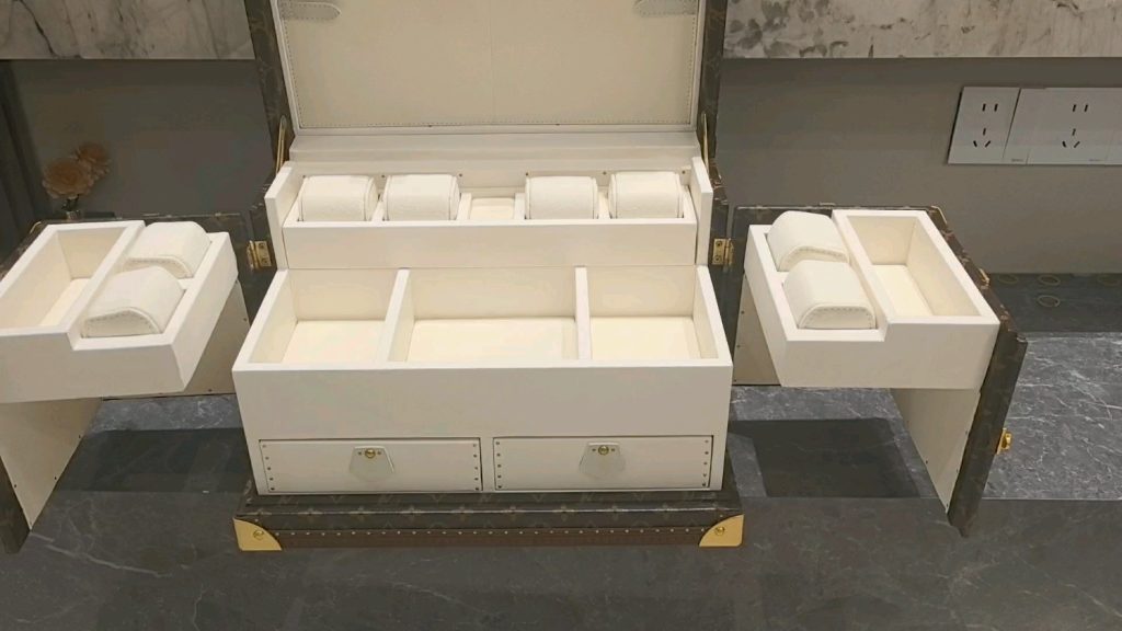 ルイヴィトン トランク型小物収納ボックス モノグラムキャンバスの魅力と使い方