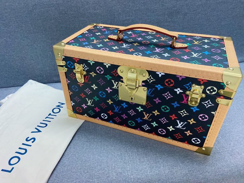 ルイヴィトン 化粧箱 トランク型 モノグラム帆布 鏡付き 財布・小物|ギフト選びで予算内で見たいポイント