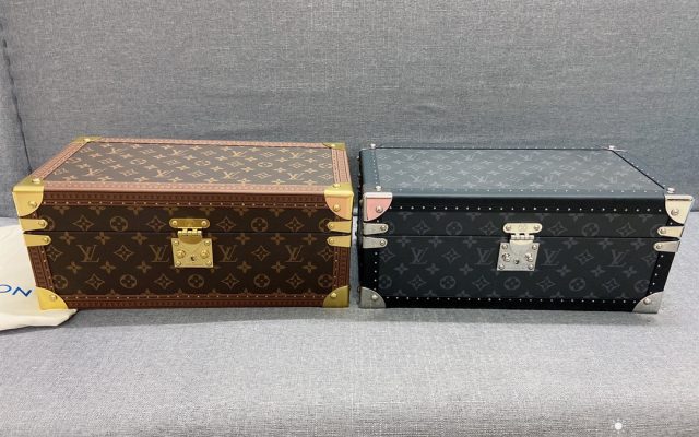 通勤で使いやすいLOUIS VUITTONの腕時計を写真で確認