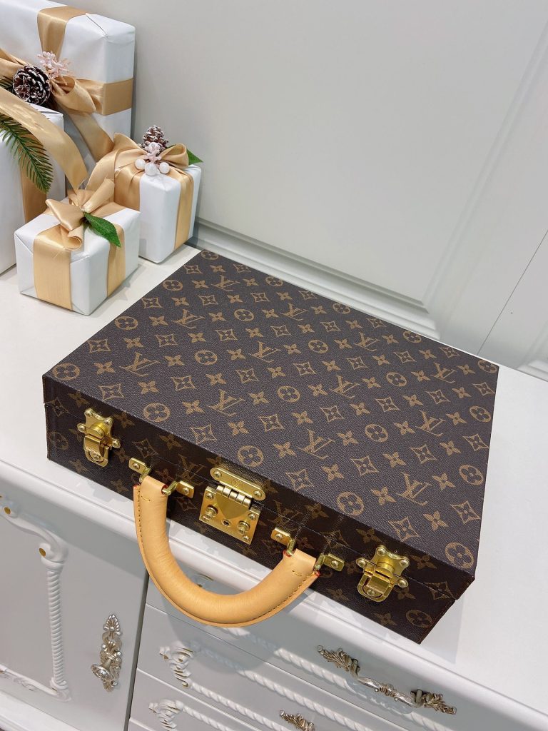 ルイヴィトン ジュエリーボックス トランク型 樹膏皮ハンドル 鎏金金具 二段収納 上質な仕上…｜通勤に使いやすい財布・小物を写真で確認