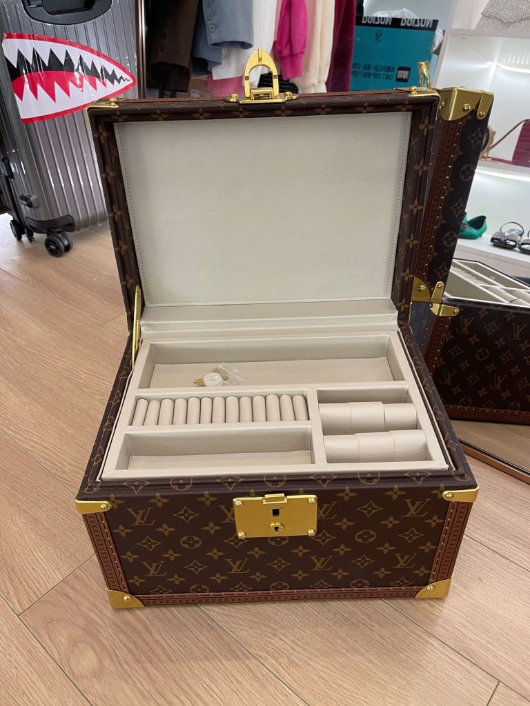 ルイヴィトン ハードトランク ジュエリー収納ボックス 財布・小物｜旅行の日に選ぶ前の確認ポイント