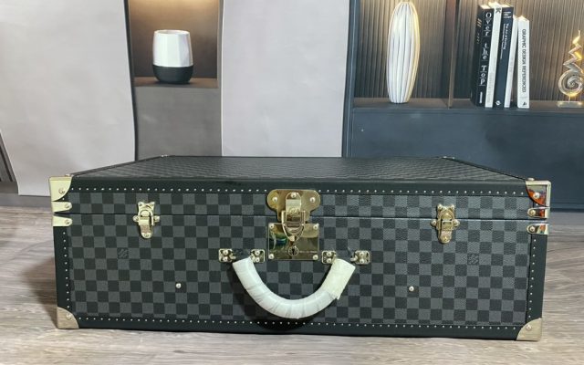 LOUIS VUITTONのライフスタイル小物は価格・収納・合わせ方でどう見るか