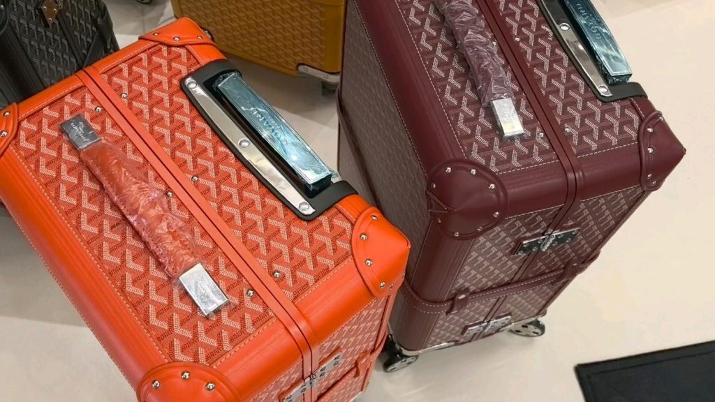部屋づくりで使いやすいLOUIS VUITTONのライフスタイル小物を写真で確認