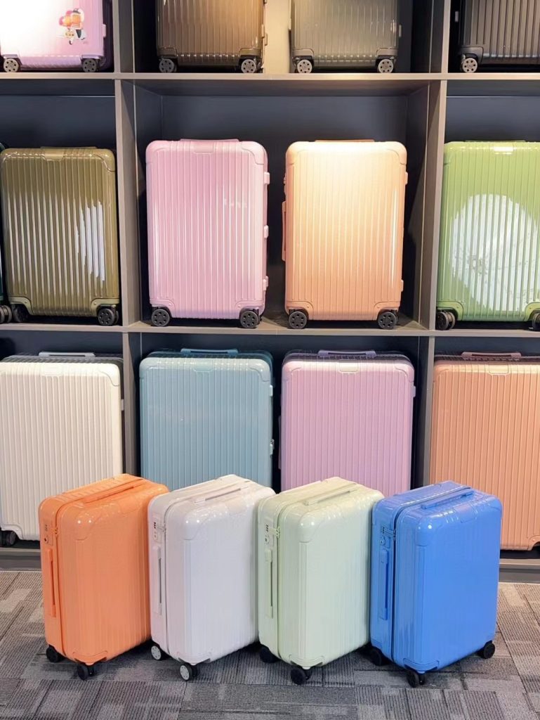 コートの日の写真で見たいLOUIS VUITTONのブランド小物の細部