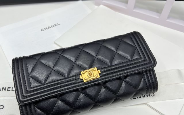 CHANELの財布を予算内で探す前に見るブラックのポイント
