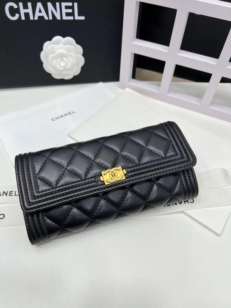CHANELの財布を予算内で探す前に見るブラックのポイント
