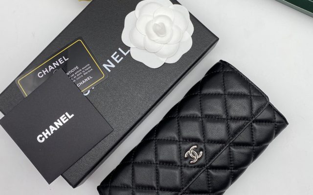通勤目線で見るCHANELの財布の印象