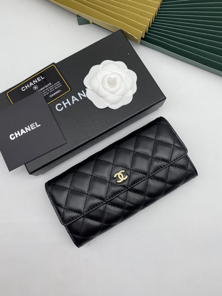 シャネルのキャビアスキン長財布｜ブラックの上品さと日常使いのポイント