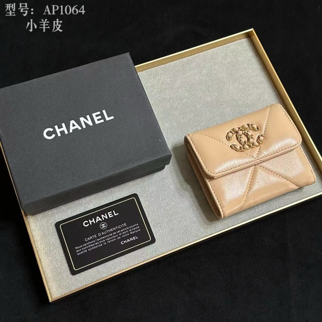 シャネル キャビアスキン 長財布 ココマーク金具 財布・小物｜ギフト選びで予算内で見たいポイント