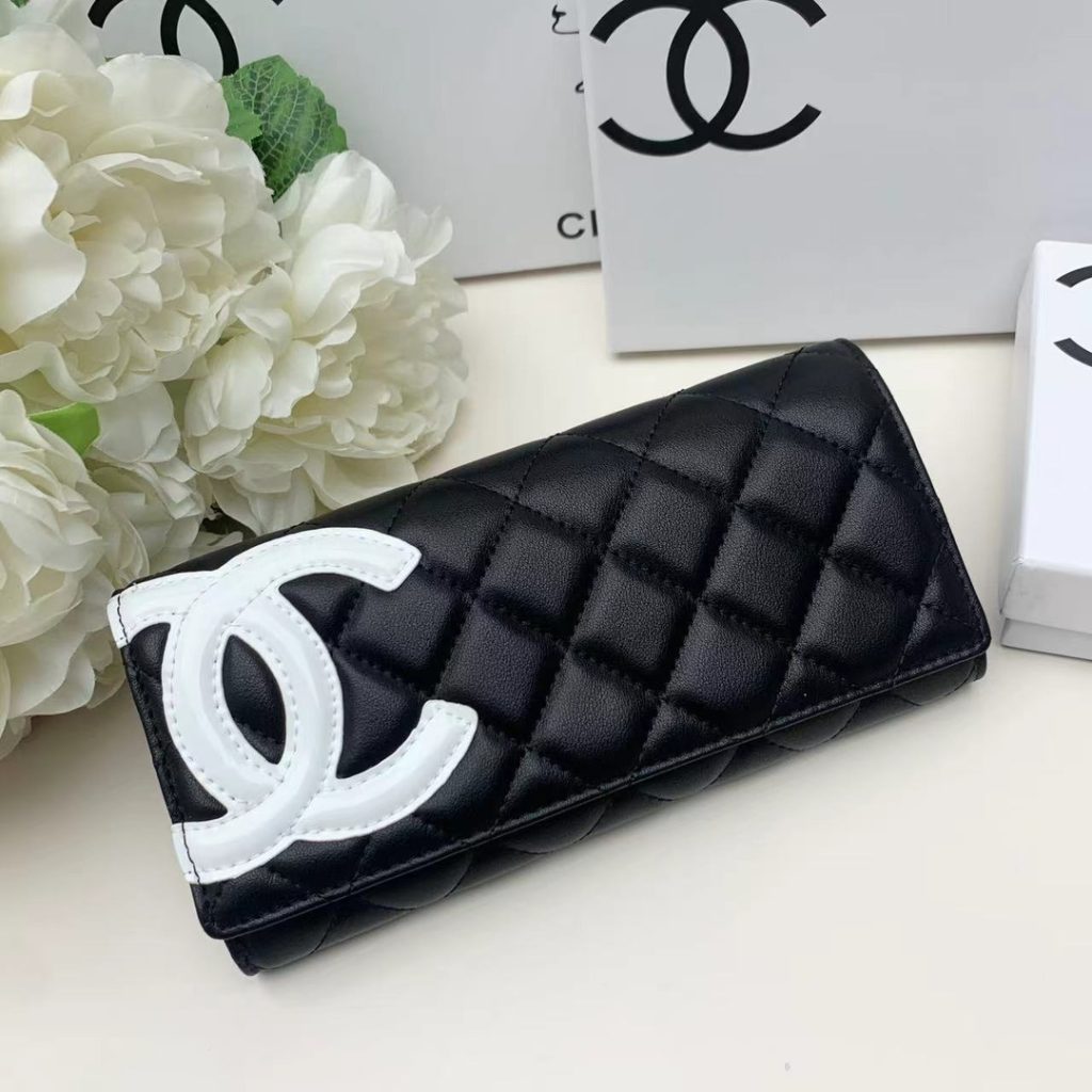 通勤目線で見るCHANELの財布の印象