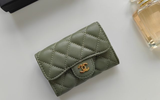 通勤目線で見るCHANELの財布の印象