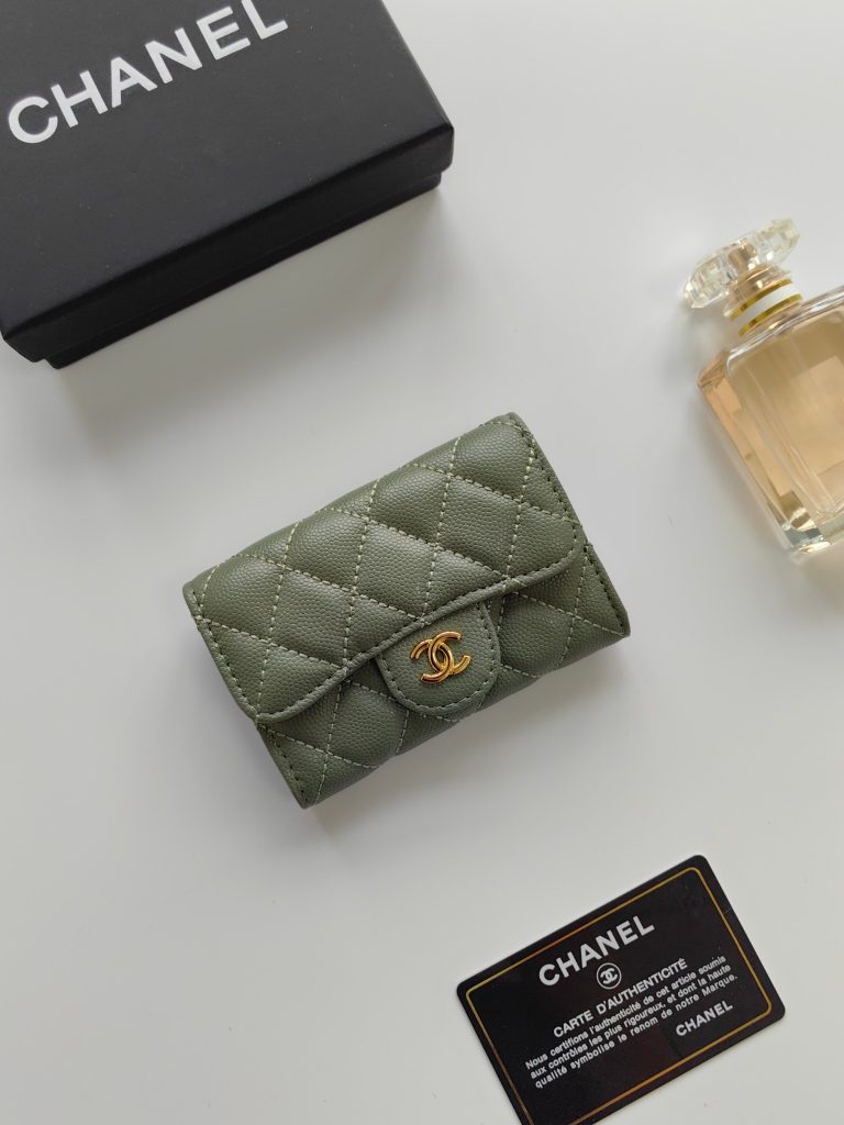 通勤目線で見るCHANELの財布の印象