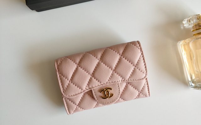 通勤目線で見るCHANELのカードケースの印象