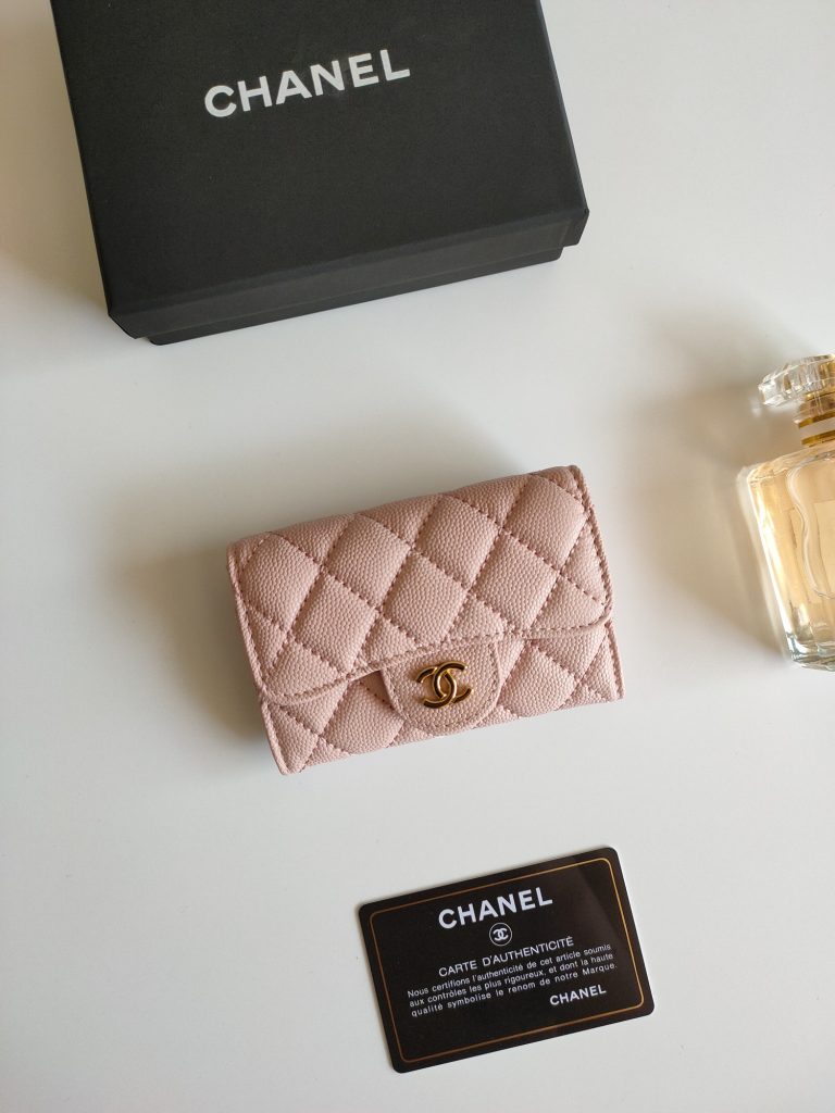 シャネル CHANEL キャビアスキン カードケース 財布・小物｜仕事帰りに使いやすさを写真で整理