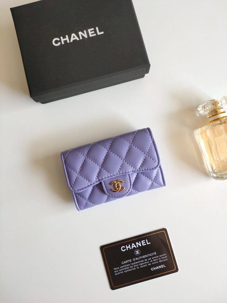 通勤目線で見るCHANELの財布の印象