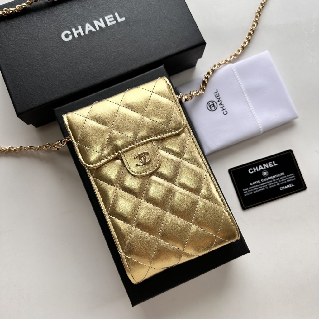 通勤目線で見るCHANELの財布の印象