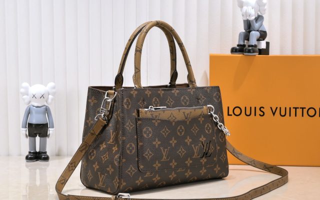 LOUIS VUITTONのショルダーバッグは価格・収納・合わせ方でどう見るか
