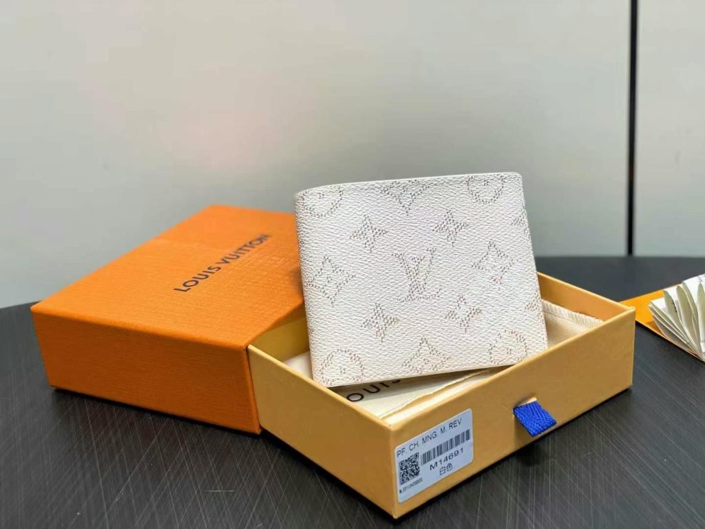 ルイヴィトン（LOUIS VUITTON） 長財布 財布・小物｜ランチの日に写真で選び方を確認