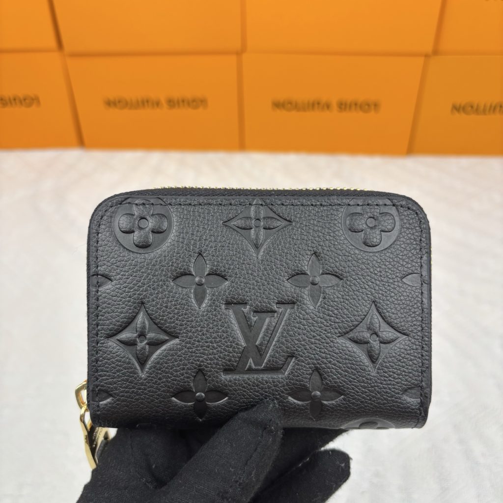 LOUIS VUITTONの財布は価格・収納・合わせ方でどう見るか