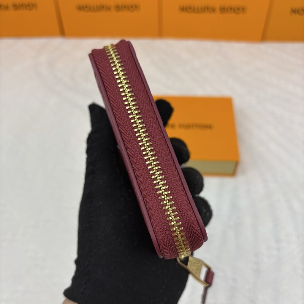 ルイヴィトン（LOUIS VUITTON） 長財布 モノグラム柄 クラシックなデザイン 上品で高級感あふれる逸品です - 画像 5