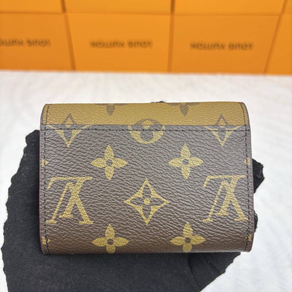 ルイヴィトン（LOUIS VUITTON） 長財布 モノグラム コインポケット付き クラシックで上質な仕様 上品な高級感のある一枚 - 画像 2