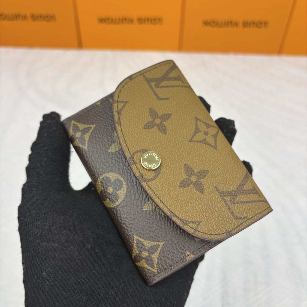 ルイヴィトン（LOUIS VUITTON） 長財布 モノグラム コインポケット付き クラシックで上質な仕様 上品な高級感のある一枚 - 画像 4
