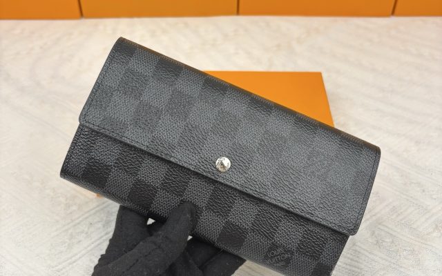 ユニセックスの節約買いに向く財布か写真でチェック