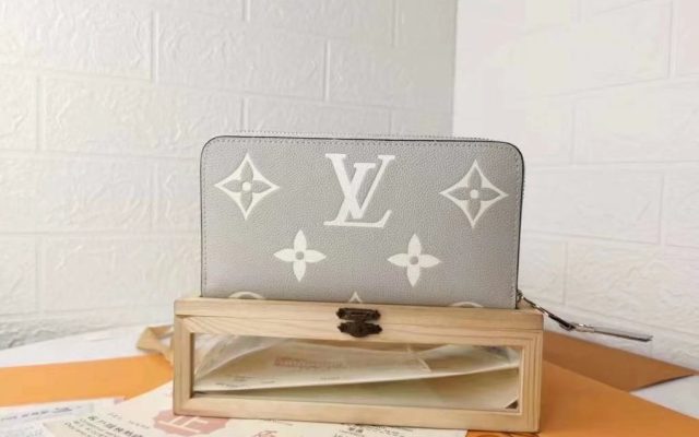 LOUIS VUITTONの財布を予算内で探す前に見るモノグラムのポイント