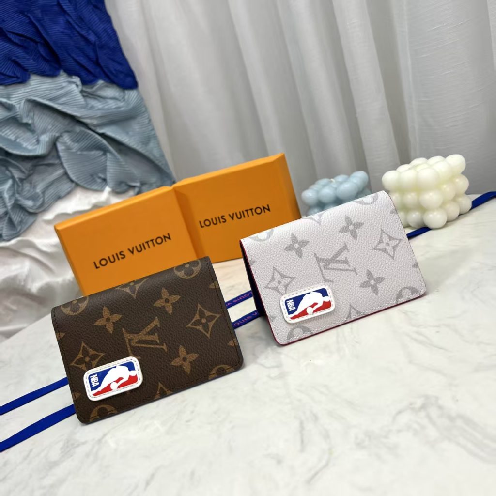 ルイヴィトン(LOUIS VUITTON) 長財布 財布・小物|通勤の日に毎日に合わせるポイント