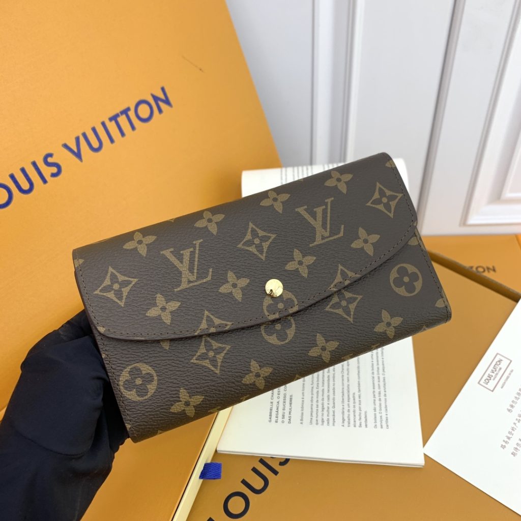 朝の支度にも休日にも寄せやすいLOUIS VUITTONの財布