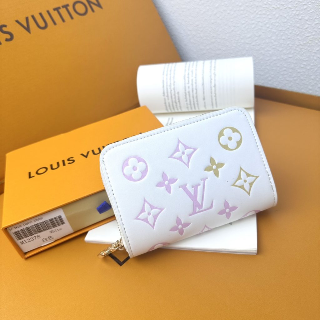 ルイ・ヴィトン モノグラムキャンバス 上品な長財布 レディースに の定番モデル｜旅行に使いやすい財布・小物を写真で確認