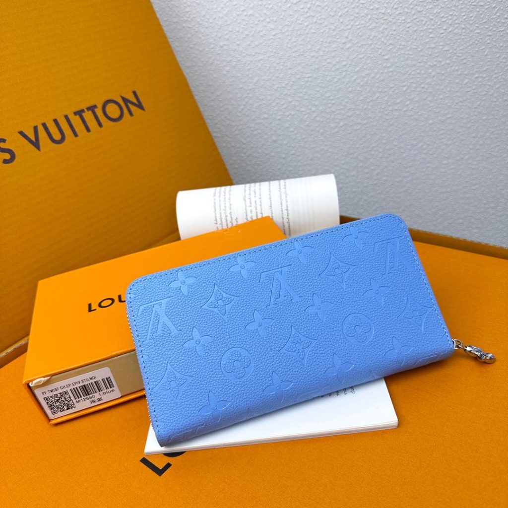 友人と会う日の日、LOUIS VUITTONの財布は色の沈み方で差が出る