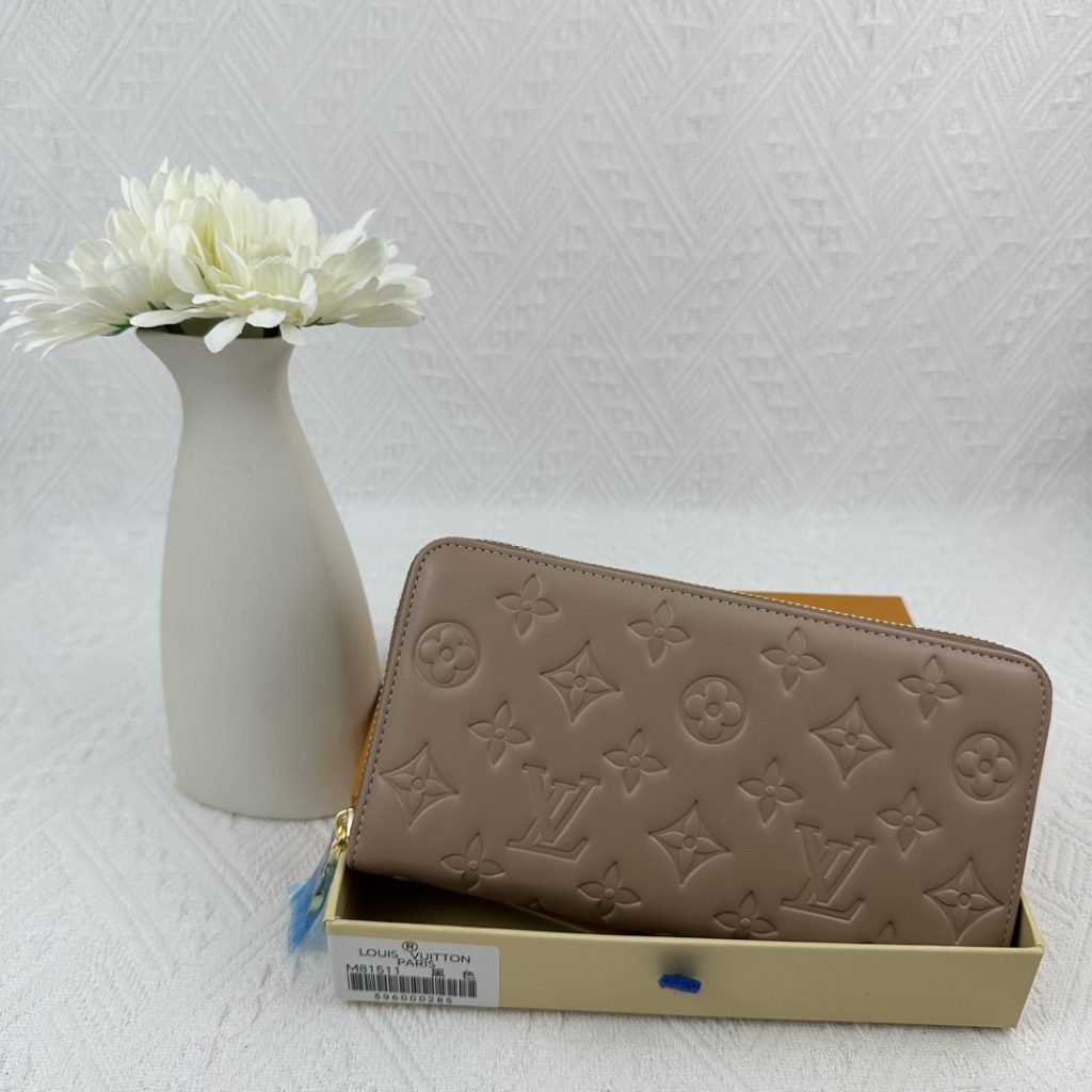ルイ・ヴィトン モノグラムキャンバス 上品な長財布 財布・小物｜旅行の日に選ぶ前の確認ポイント