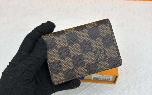 ルイ・ヴィトン モノグラムキャンバス 上品で収納力抜群の長財布 ビジネスやギフトに最適
