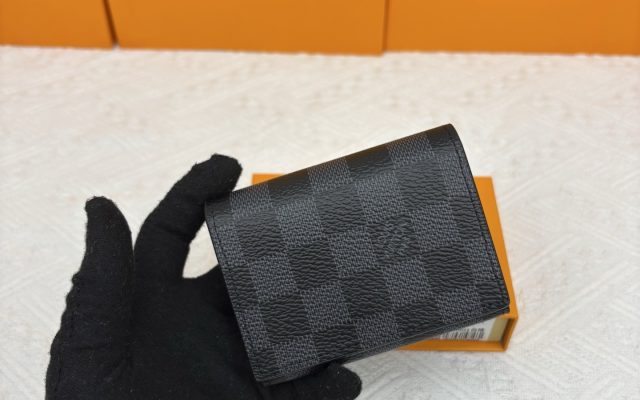 LOUIS VUITTONの財布は価格・収納・合わせ方でどう見るか