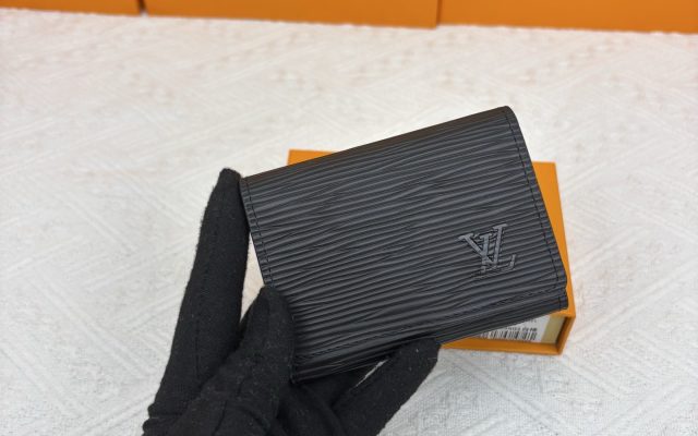 モノグラムが映える財布は日常で使いやすいか