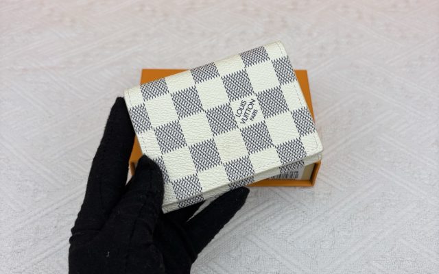 モノグラム系財布を服に合わせるなら見るべき3点