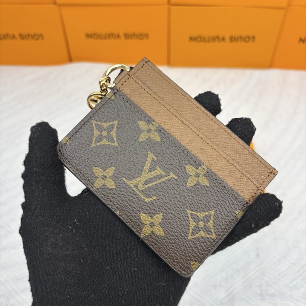 通勤目線で見るLOUIS VUITTONの財布の印象