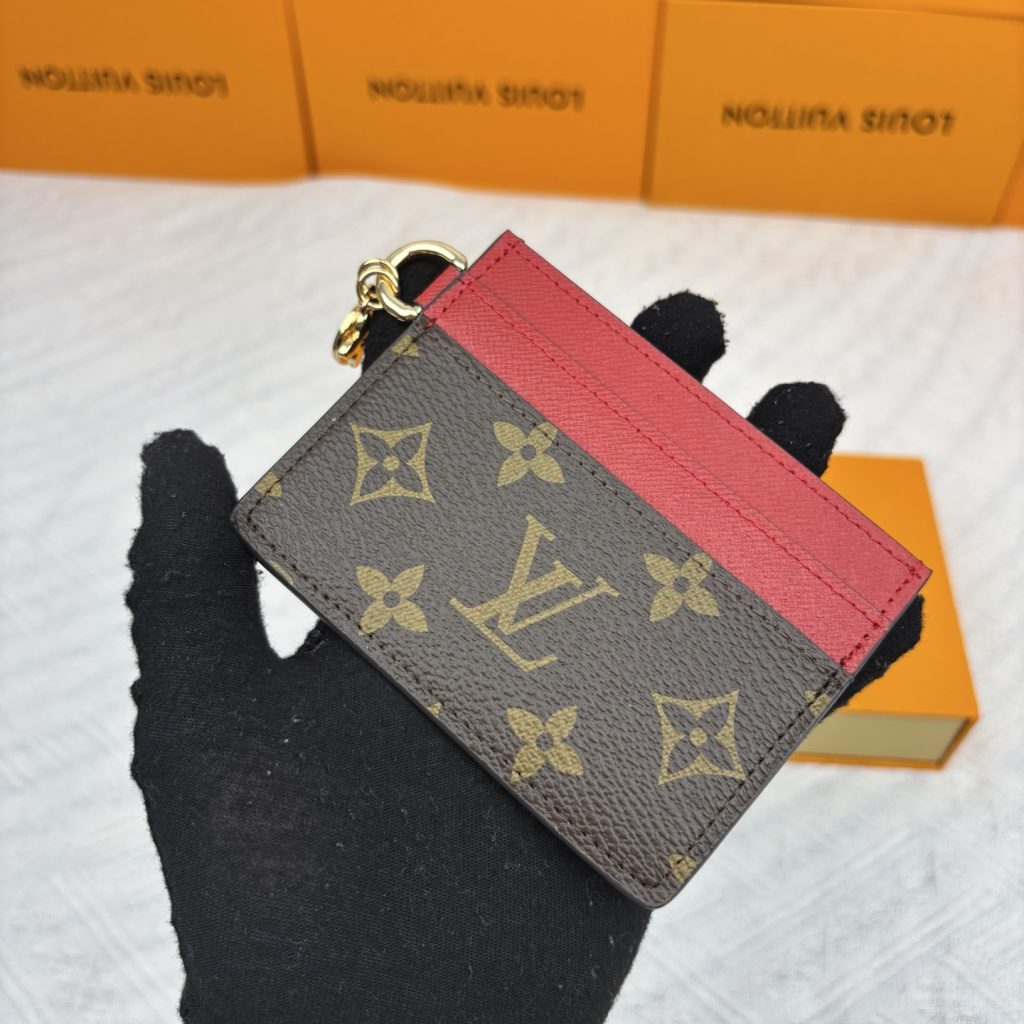 LOUIS VUITTONの財布・小物を毎日に使うなら確認したいこと