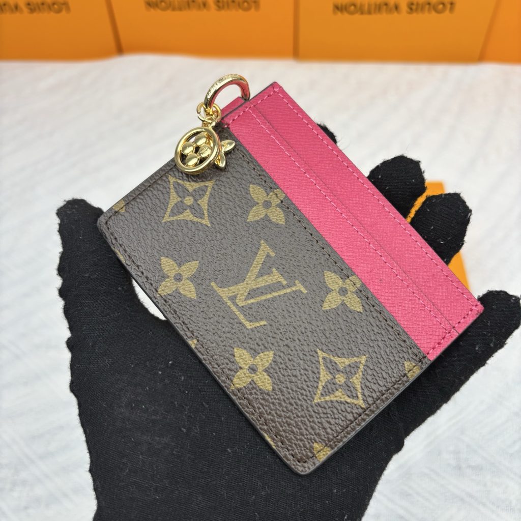 通勤で使いやすいLOUIS VUITTONの財布を写真で確認