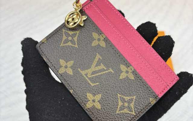 通勤で使いやすいLOUIS VUITTONの財布を写真で確認