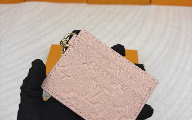 LOUIS VUITTONの財布は価格・収納・合わせ方でどう見るか