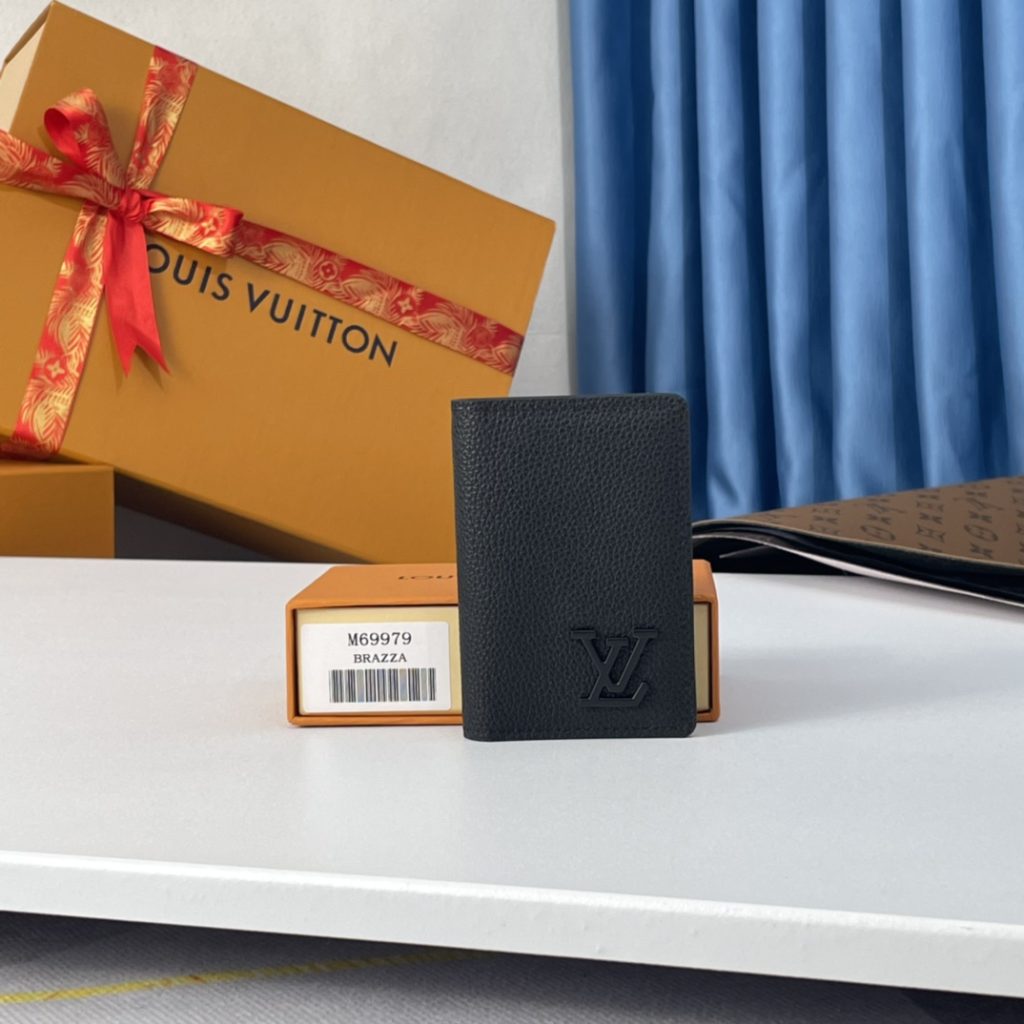 ルイ・ヴィトン モノグラムキャンバス 上品な長財布 財布・小物|仕事帰りに使いやすさを写真で整理