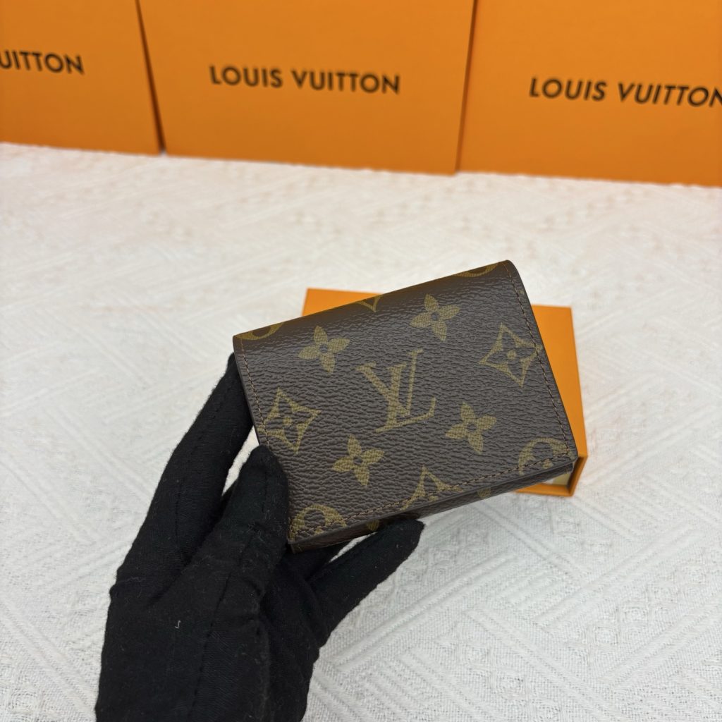 ルイ・ヴィトン モノグラムキャンバス 上品な長財布 財布・小物|ランチの日に写真で選び方を確認