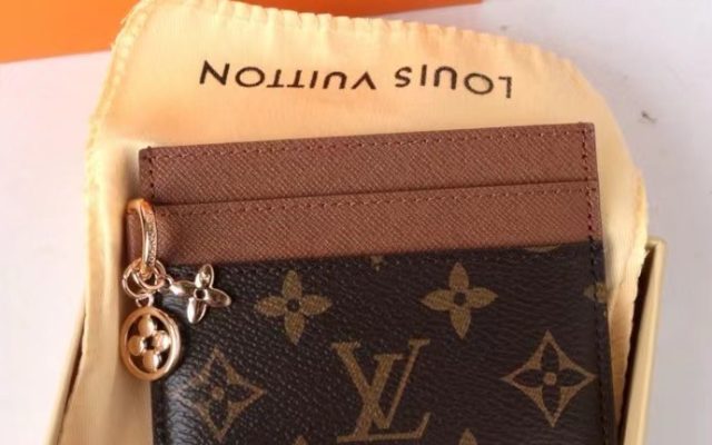 通勤目線で見るLOUIS VUITTONの財布の印象