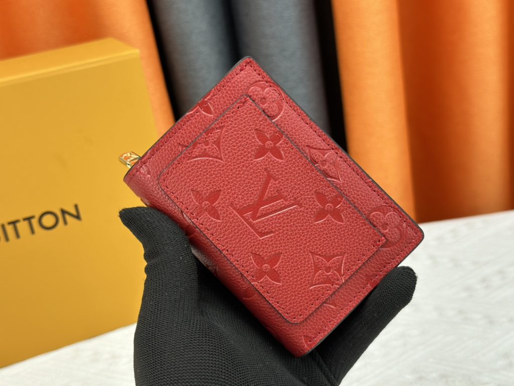 ルイ・ヴィトン モノグラムキャンバス 上品な長財布 財布・小物｜ランチの日に写真で選び方を確認