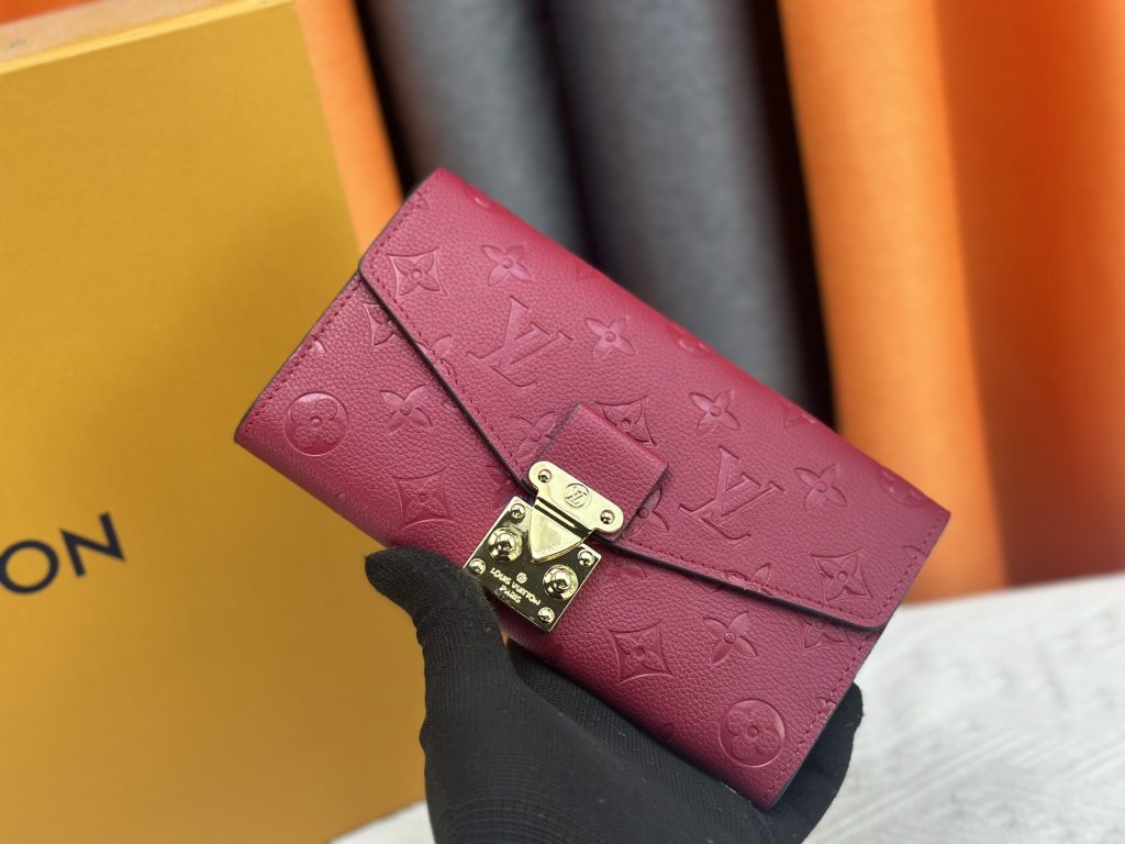 ルイ・ヴィトン モノグラムキャンバス 上品な長財布 レディースへの｜ギフトに使いやすい財布・小物を写真で確認